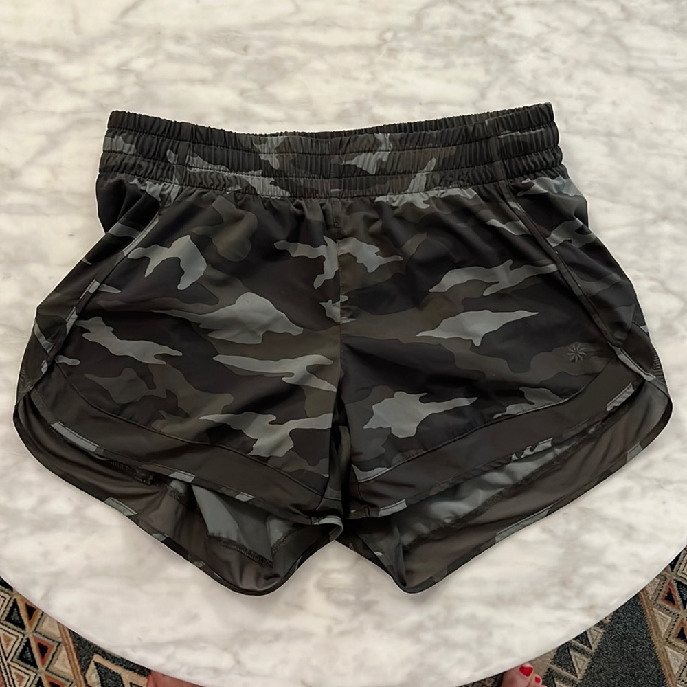 Athleta 4” racer run short camo